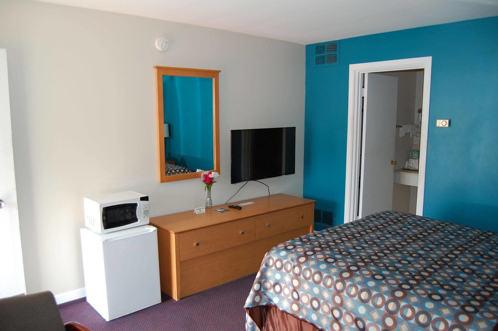 Colony Motel 2*